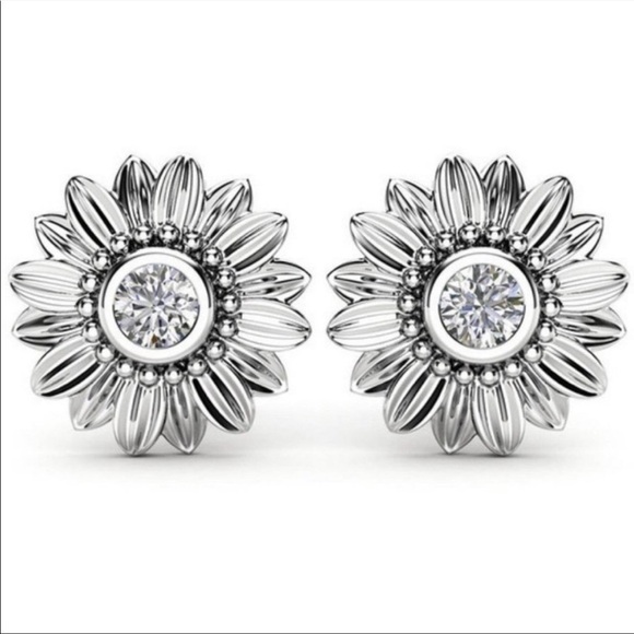 925 STERLING SILVER SUNFLOWER STUD EARRINGS, NICE EARRINGS, CUTE EARRINGS - Picture 1 of 3